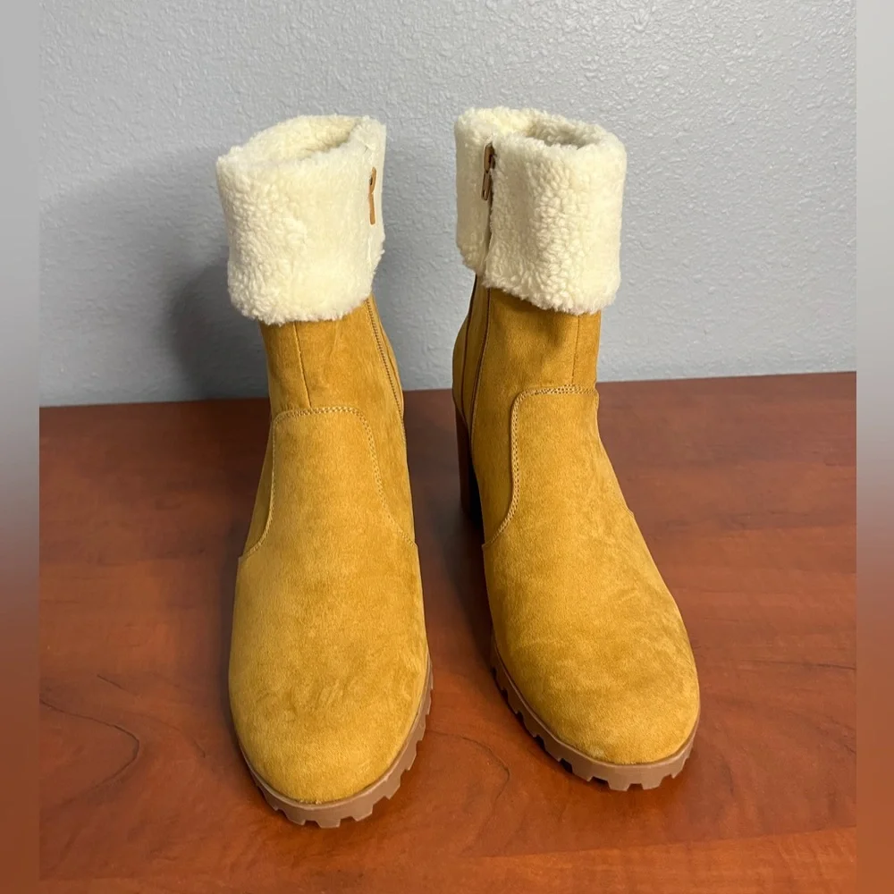 Crown & Ivy Women’s Tara Tan &‎ Fur Top Ankle Zipper Booties Size 9.5M Winter